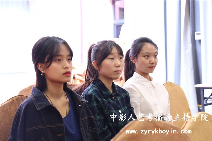 節目主持人