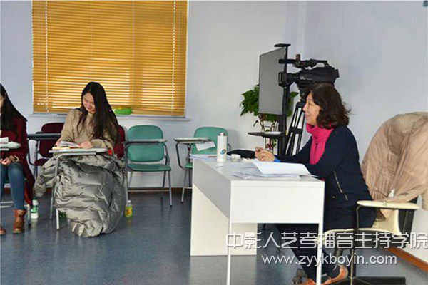 播音主持專業課上