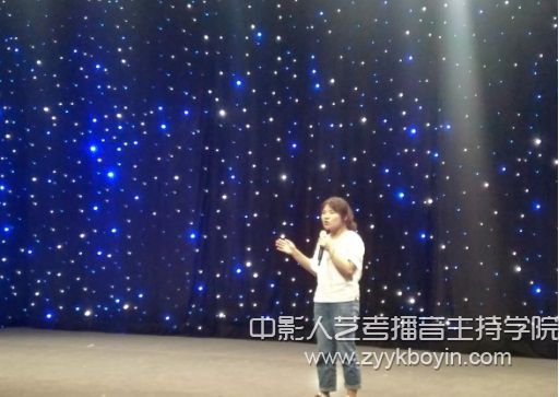 參賽同學(xué)李睿做出鏡報(bào)道.jpg