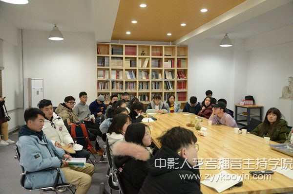 吉林藝術學院美術學院組織開展英語角學習活動