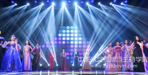 影視學院14級播音與主持專業畢業匯報現場.jpg