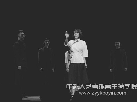 《請銘記，霧重慶》深切追憶曾經的炮火與喧囂.jpg