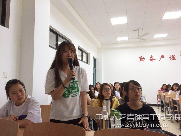 學生提問.jpg