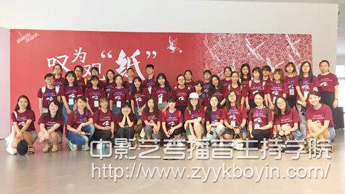 武漢大學新聞與傳播學院2017年優秀大學生暑期夏令營圓滿落幕.jpg