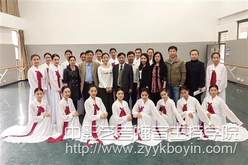 越南老街省聯合高等學校代表團觀摩了舞蹈學院民族民間舞蹈.jpg