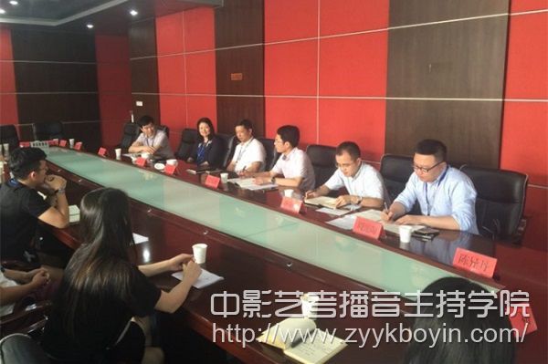 臺州廣播電視總臺人力資源中心陸禮彬主任主持會議.jpg