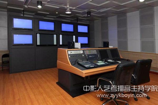 學院先進的導播設備.jpg