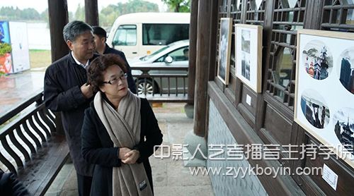全體嘉賓現場欣賞參賽作品