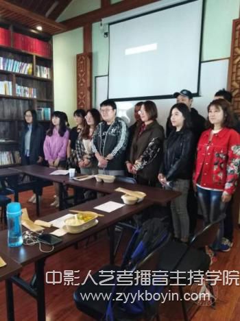 樂評人鄧柯與我校學生共進“思想午餐”2.jpg
