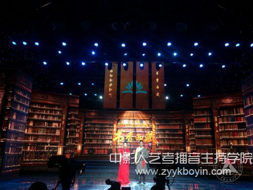 播音學院師生應邀參加《書香西藏》節目錄制.jpg