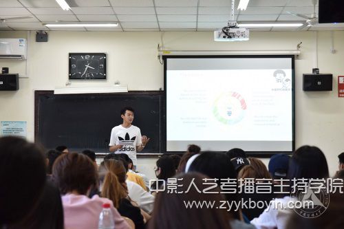 陳文申書記參加2017級播音本科班敬業(yè)主題班會.jpg