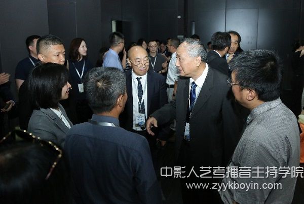 專家組實(shí)地考察.jpg