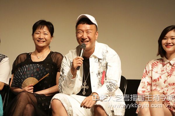 中央戲劇學(xué)院表演系音樂劇班優(yōu)秀畢業(yè)生、著名演員孫紅雷發(fā)言.jpg