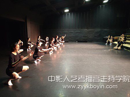 中戲?qū)W生訓練現(xiàn)場